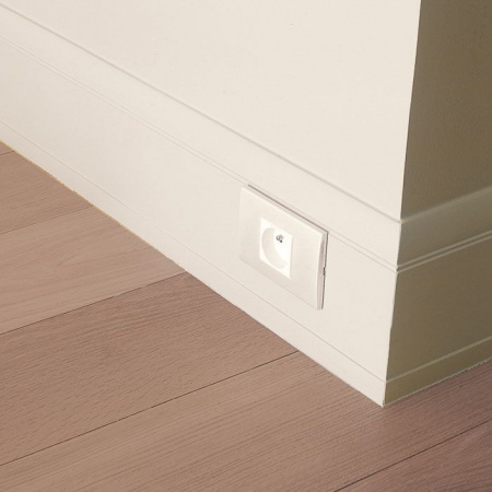 Плинтус Orac Decor SX104 (200x14,8x1,7см)